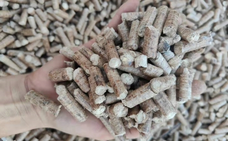 取暖季前广积粮，生物质颗粒迎来旺季